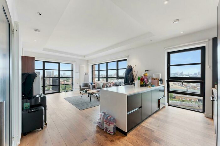 2 Bedroom Apartment To Rent In Amelia House, London City Island, London, E14