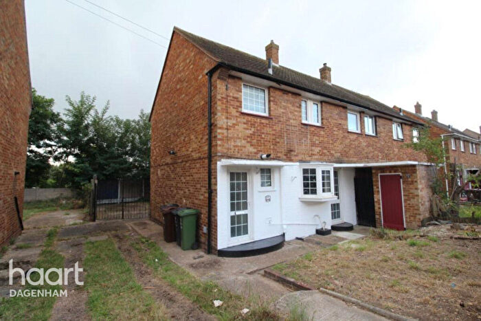 3 Bedroom End Of Terrace House To Rent In Roosevelt Way, Dagenham, RM10