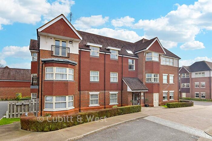 2 Bedroom Apartment For Sale In Durrants Drive, Faygate, Horsham, West Sussex, RH12