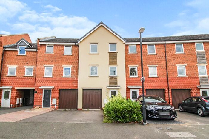 4 Bedroom Terraced House To Rent In Celsus Grove, Swindon, SN1