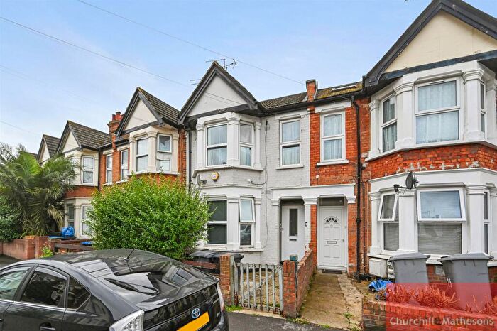 3 Bedroom Flat For Sale In Oldfield, London, NW10