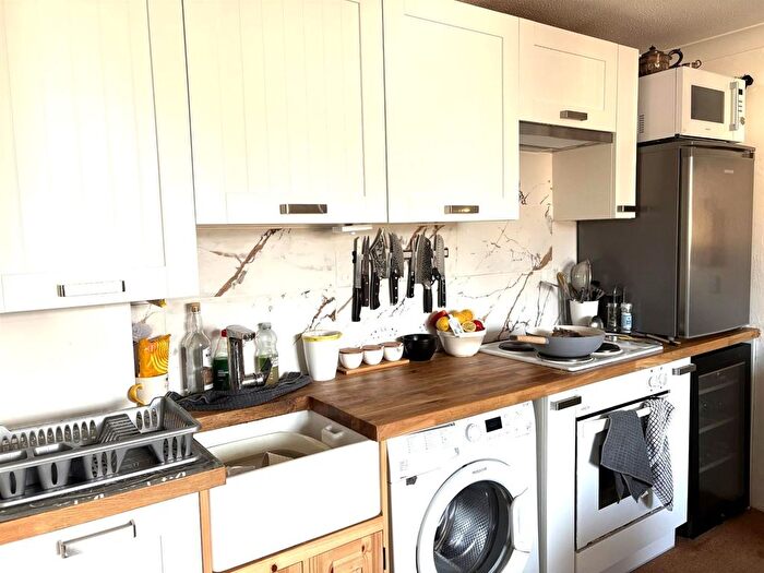 1 Bedroom Flat For Sale In Wilton Road, Bexhill, TN40