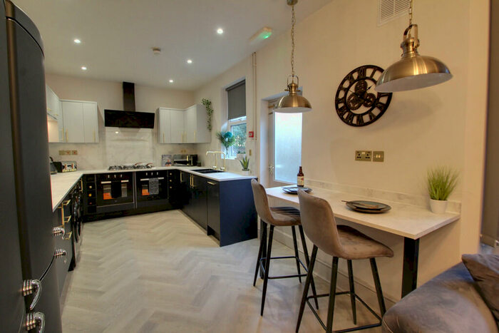 6 Bedroom Terraced House To Rent In Winchester Avenue, Leicester, LE3