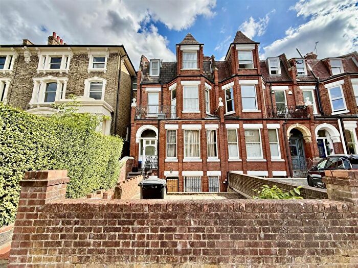 4 Bedroom Maisonette For Sale In Tollington Park, London, N4