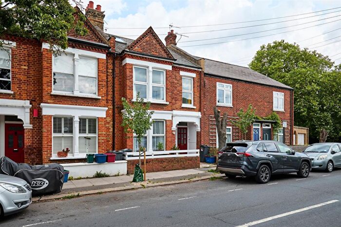 2 Bedroom Maisonette To Rent In Thames Road, Chiswick, W4