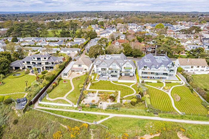 2 Bedroom Flat For Sale In Wharncliffe Road, Highcliffe, Dorset., BH23