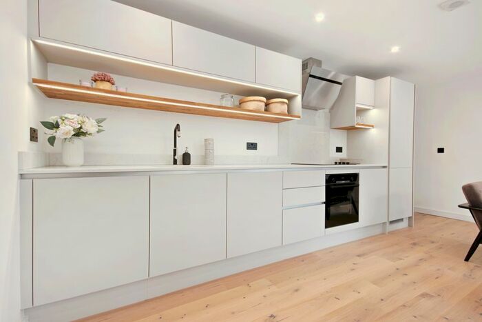 2 Bedroom Flat For Sale In Fairfield Road, Brentwood, CM14