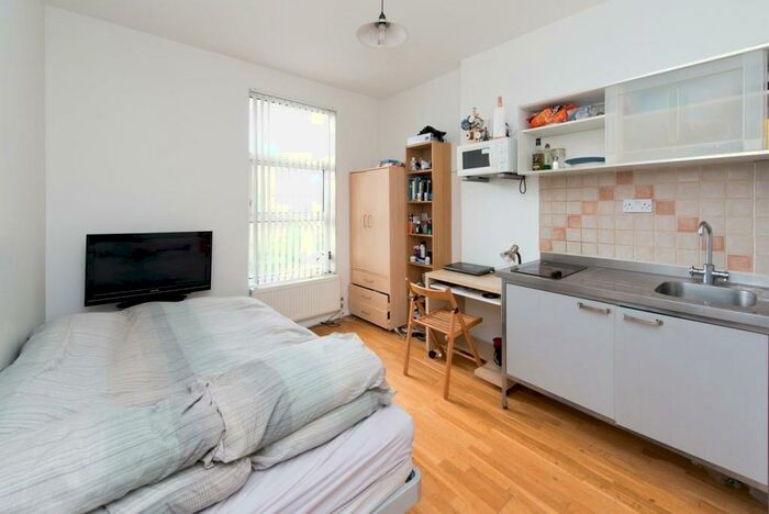 Flat To Rent In Chalk Farm Road, NW1