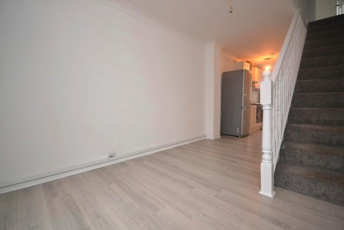 2 Bedroom Flat To Rent In Compton Close, Earley, Reading, RG6