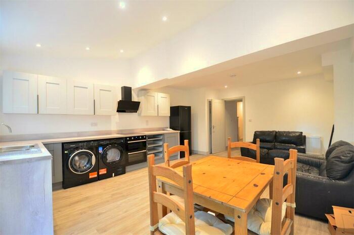 4 Bedroom Terraced House To Rent In Quinton Rd, Harborne. Mins Walk To University Of Birmingham, B17