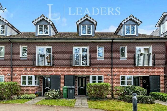 3 Bedroom Town House To Rent In Boxgrove, Guildford, GU1