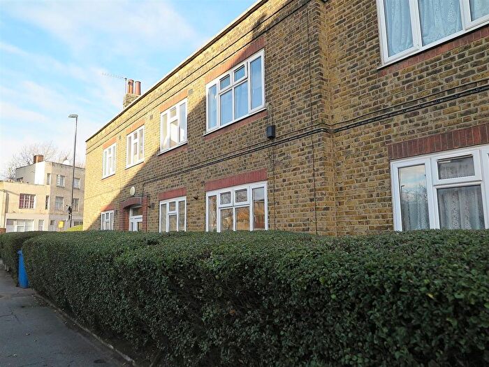 3 Bedroom Flat To Rent In Bestwood Street, Deptford, SE8