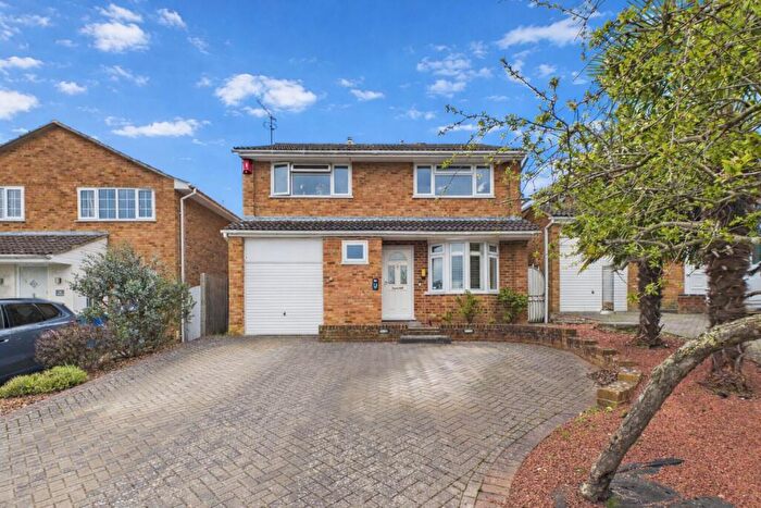 4 Bedroom Detached House For Sale In Nuffield Drive, Owlsmoor, Sandhurst, Berkshire, GU47