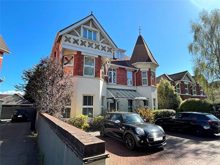 2 Bedroom Flat To Rent In Mountbatten Lodge, Bournemouth, BH4