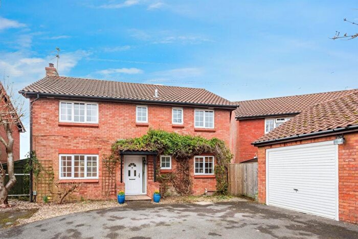 4 Bedroom Detached House For Sale In Coppice Close, Swindon, SN2