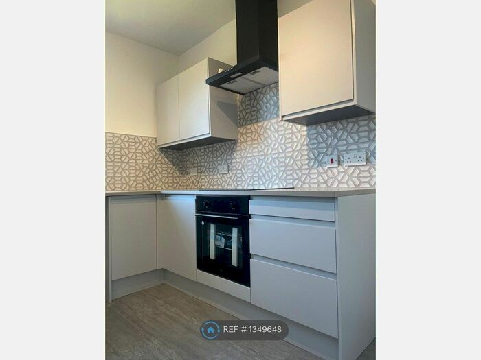 2 Bedroom Flat To Rent In Turret Road, Glasgow, G13