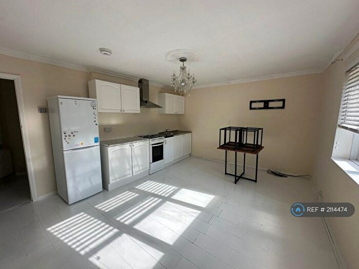 2 Bedroom Flat To Rent In St Paul's Cray, Orpington, BR5