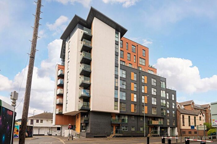 2 Bedroom Flat To Rent In Water Lane, Kingston, KT1