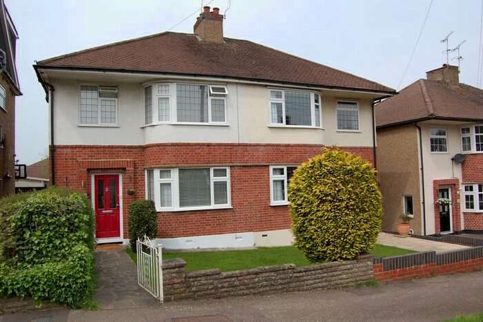 3 Bedroom Semi-Detached House To Rent In Elmscroft Gardens, Potters Bar EN6
