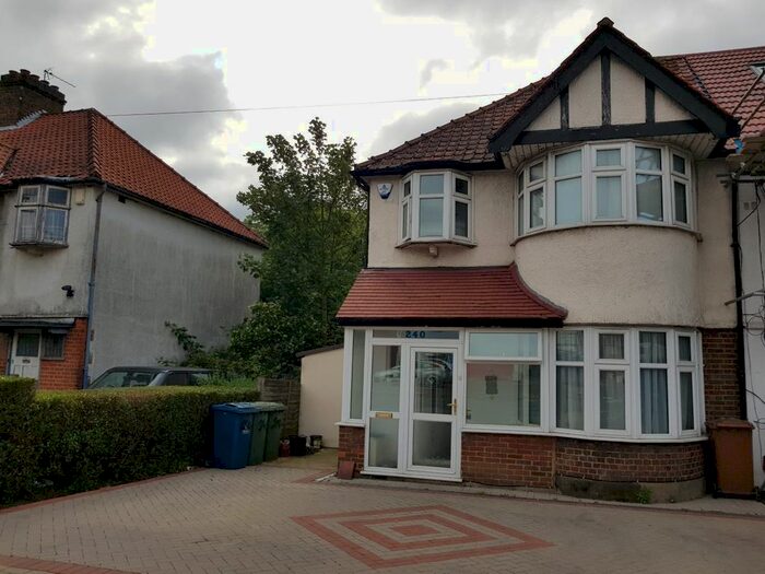 3 Bedroom End Of Terrace House To Rent In Charlton Road, Kenton/Queensbury, HA3