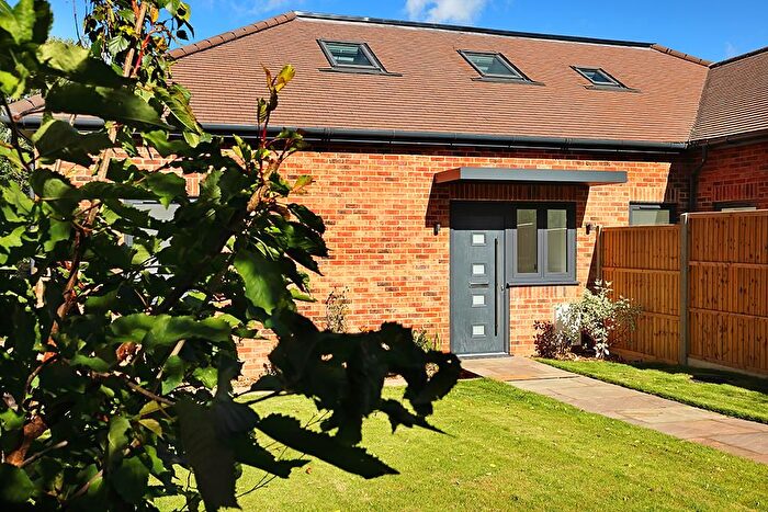3 Bedroom Semi-detached House For Sale In Kennel Close, Great Bookham, Bookham, Leatherhead, KT22
