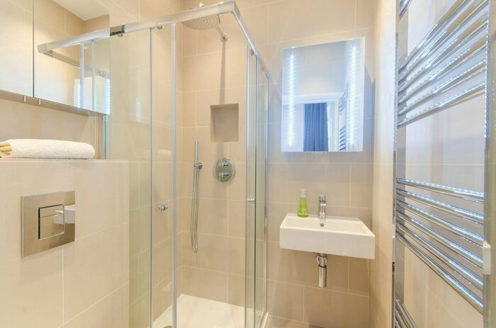 2 Bedroom Flat To Rent In Cottenham Park Road, Wimbledon, London, SW20