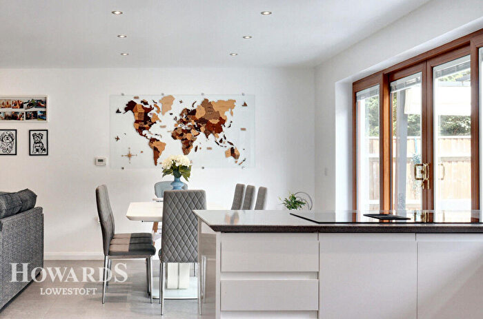 6 Bedroom Detached Bungalow For Sale In Chestnut Avenue, Oulton Broad, NR32