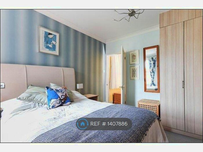 3 Bedroom Semi-Detached House To Rent In Acacia Rd, Guildford, GU1