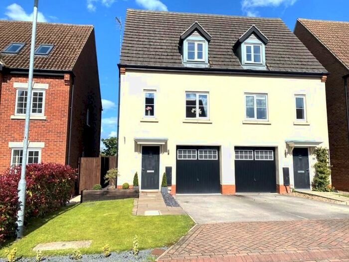 3 Bedroom Semi-Detached House For Sale In Hudscroft Drive, Hook, Goole, DN14