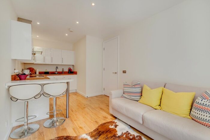 1 Bedroom Flat To Rent In Hosier Lane, London, EC1A