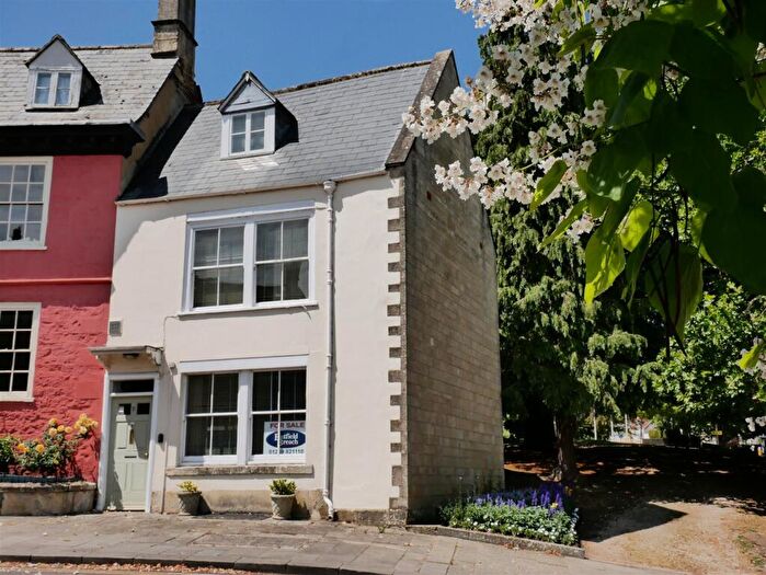 3 Bedroom Semi-Detached House For Sale In Market Hill, Calne, SN11