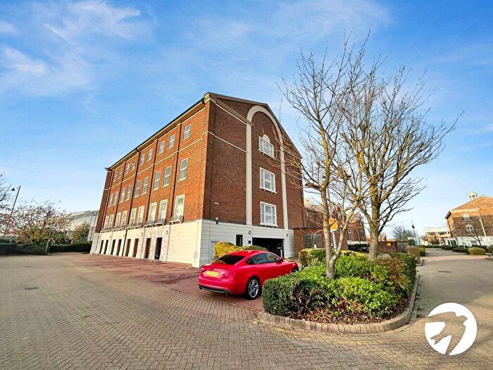 2 Bedroom Flat To Rent In Quayside, Chatham Maritime, Chatham, Kent, ME4