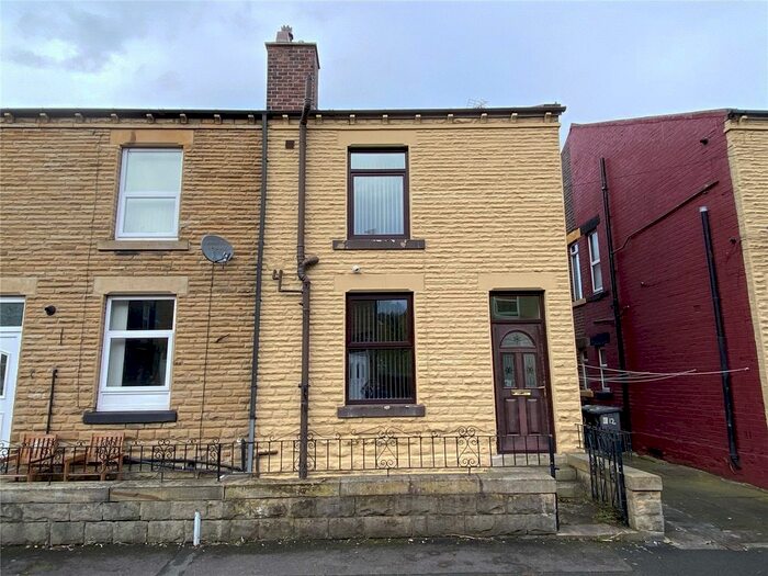 4 Bedroom Semi-Detached House To Rent In North Bank Road, Batley, WF17