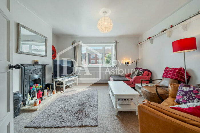 2 Bedroom Flat To Rent In Park Road, Crouch End, London, N8