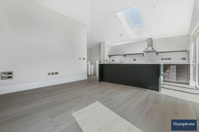 3 Bedroom Mews House To Rent In London Road, London TW3