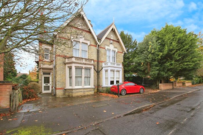 4 Bedroom Semi-Detached House For Sale In Princes Gardens, Peterborough, PE1