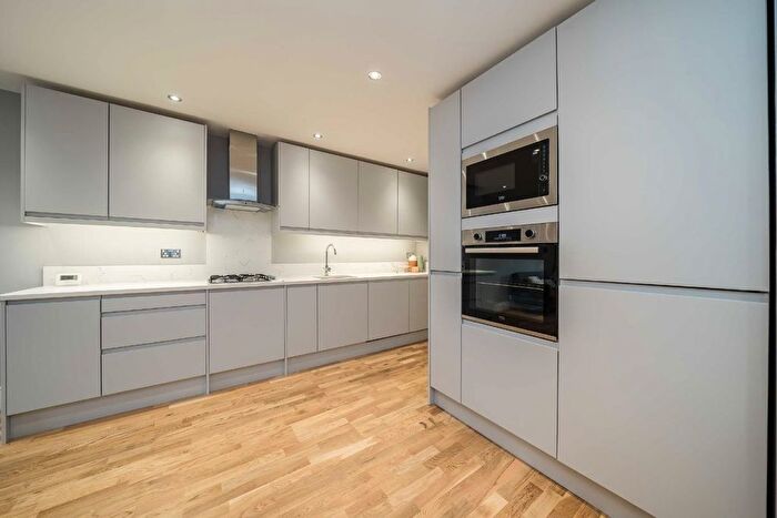 2 Bedroom Flat For Sale In Coverton Road, London, SW17