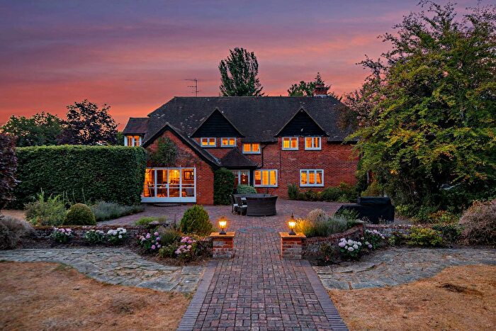 5 Bedroom Equestrian Property For Sale In Reading Road, Mattingley, Hampshire, RG27
