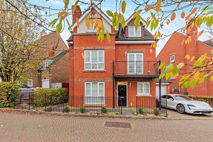 5 Bedroom Detached House To Rent In Goodhall Close, HA7