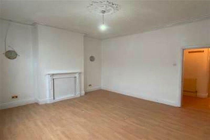3 Bedroom Flat To Rent In Pear Tree Road, Derby, DE23