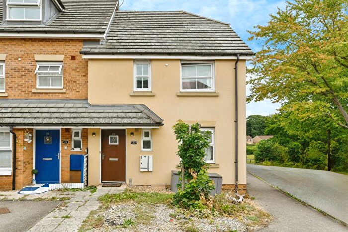 3 Bedroom End Of Terrace House For Sale In Carisbrooke Close, Off Hertford Road, Stevenage, SG2
