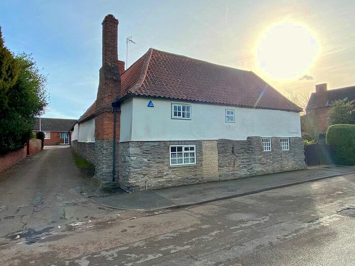 4 Bedroom Detached House For Sale In The White House, Low Street, Collingham, NG23