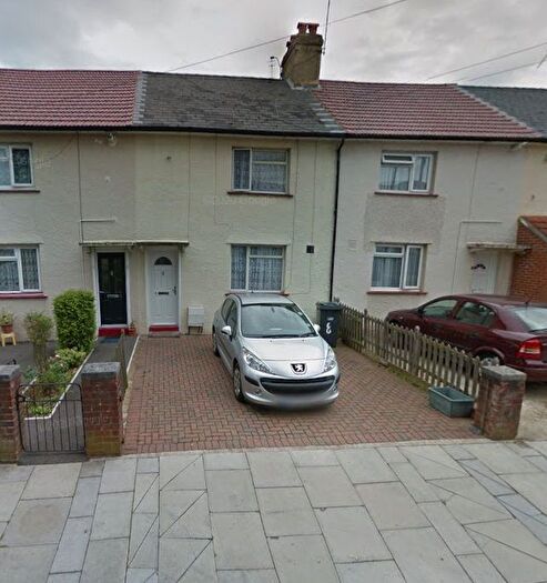 3 Bedroom Terraced House To Rent In South Avenue Gardens, Southall, UB1