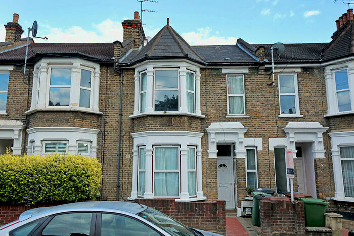 2 Bedroom Flat To Rent In Newport Road, Leyton, E10