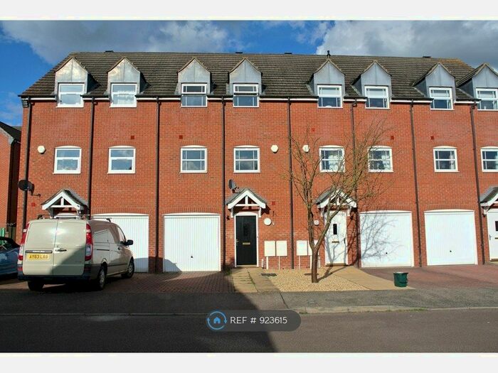 4 Bedroom Terraced House To Rent In Lime Street, Rushden, NN10