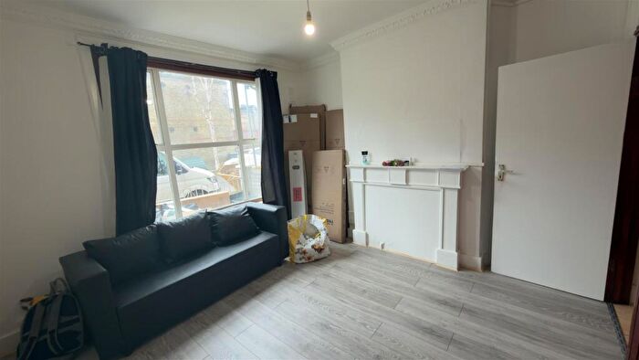 1 Bedroom Apartment To Rent In Playford Road, Islington, N4