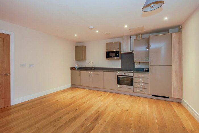 2 Bedroom Flat To Rent In Garden Court, Station Road, West Drayton, UB7