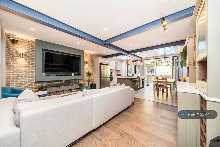 3 Bedroom Flat To Rent In Burton Road, London, NW6