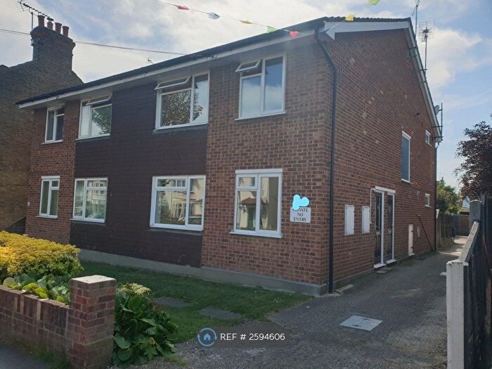 2 Bedroom Flat To Rent In Southsea Avenue, Leigh-On-Sea, SS9