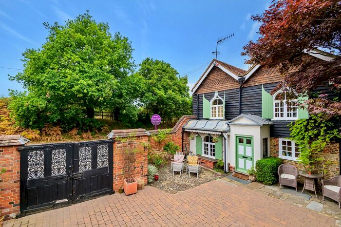 3 Bedroom Detached House For Sale In Frensham, Farnham, Surrey, GU10